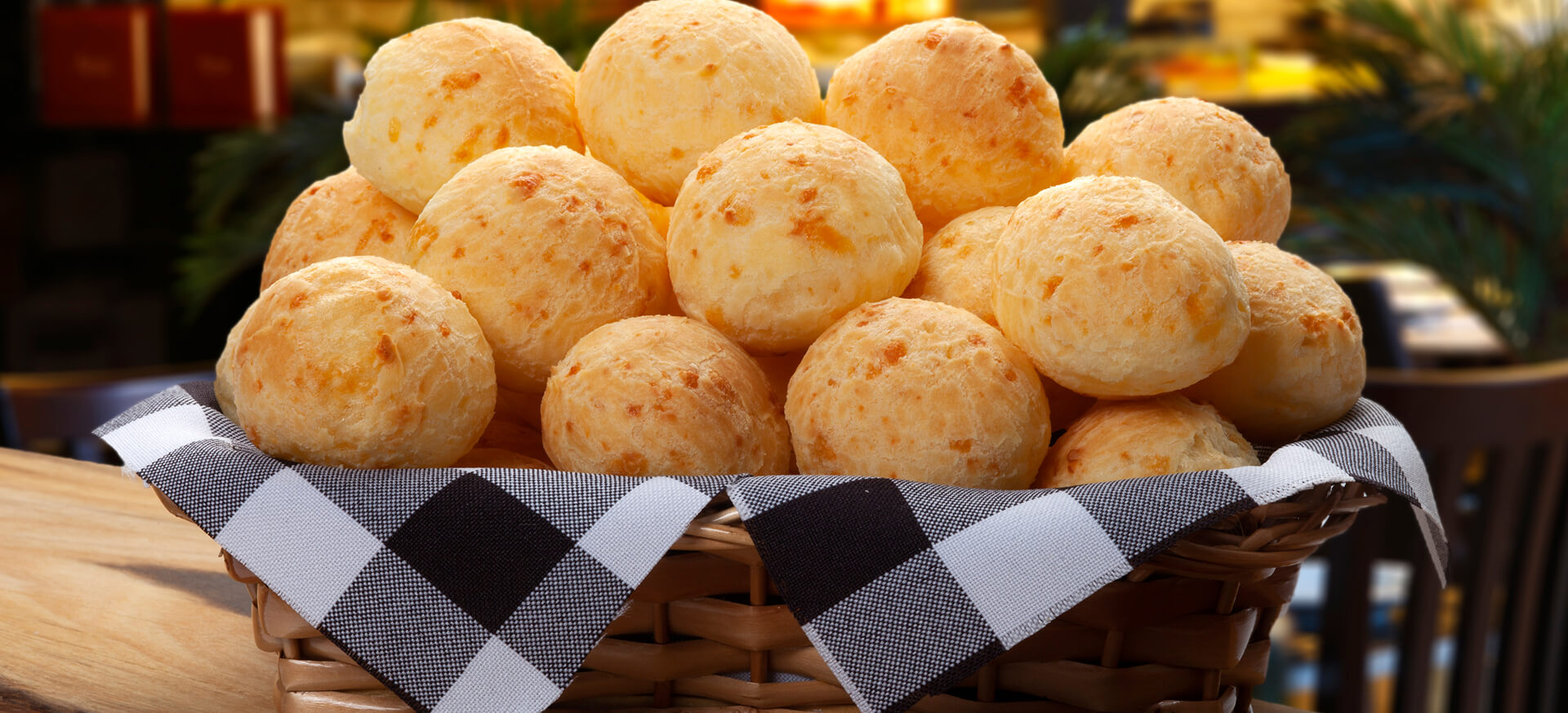 Cesta de pães de queijo